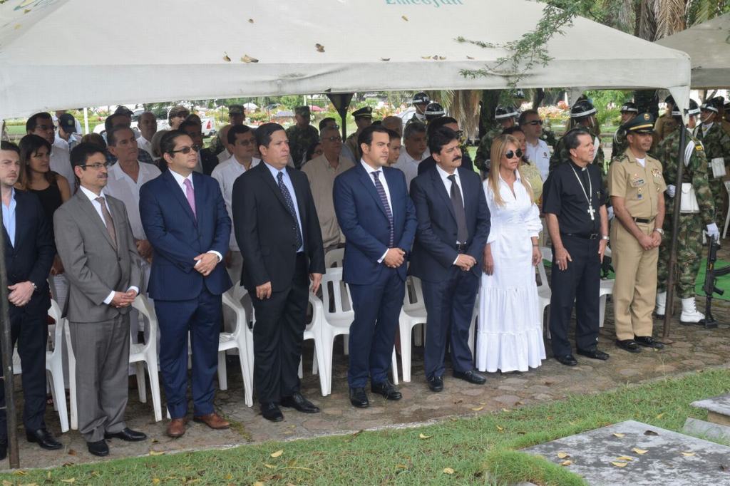 En la eucaristía Paulo José Restrepo, Jesús Ángel Bobadilla, Raúl Eduardo Sánchez, Rodrigo Lara Sánchez, alcalde de Neiva; Rodrigo Lara Restrepo, Senador; Carlos Julio González Villa, Gobernador del Huila; Miryam Hurtado de González, Gestora Social del Huila, Monseñor Froilán  Casas y Oscar Rodríguez, Comandante de la Novena Brigada.